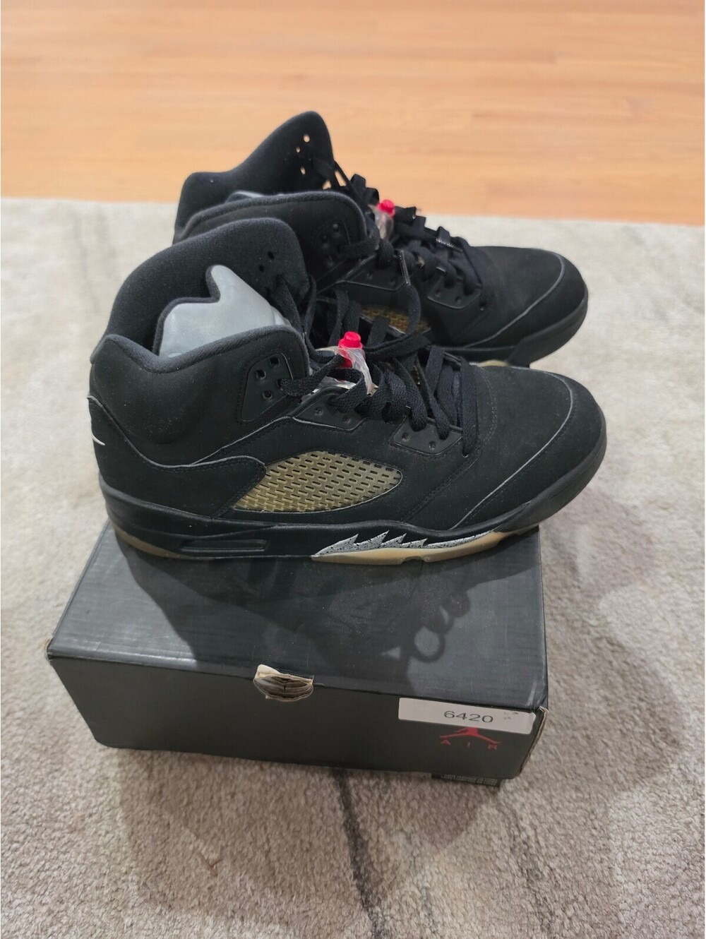 Jordan 5 black metallic size 10 super clean